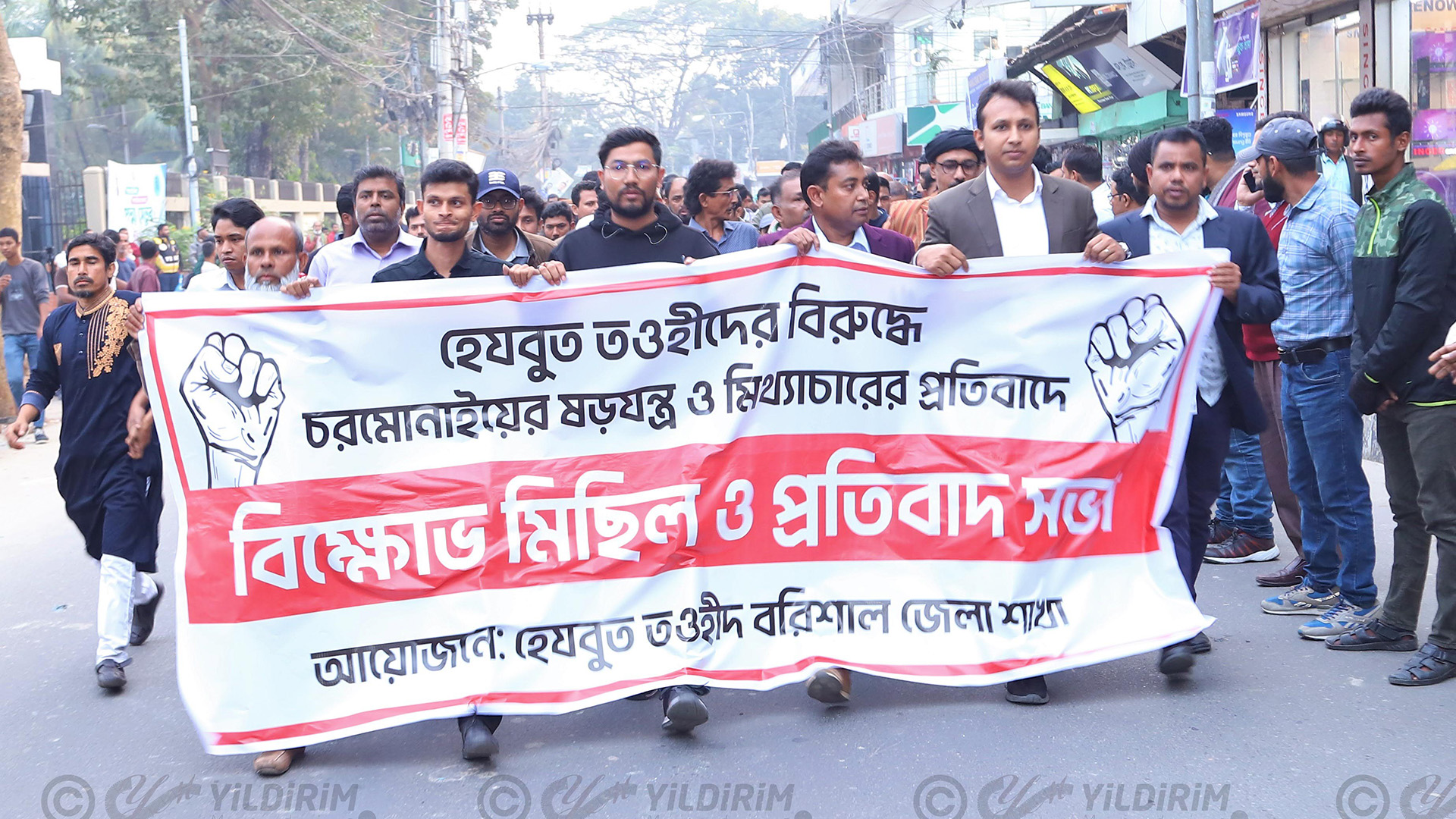 চরমোনাই-হেযবুত তওহীদ মুখোমুখি অবস্থানে উত্তপ্ত বরিশাল