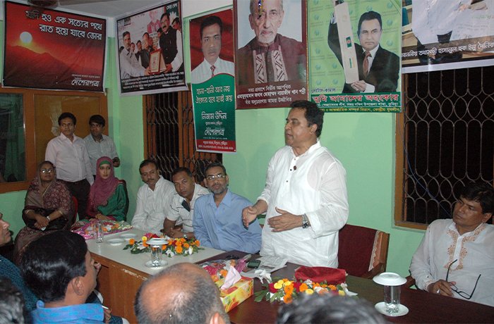 কুমিল্লায় দেশেরপত্রের ব্যুরো অফিস উদ্বোধন করেন পরিকল্পনা মন্ত্রী